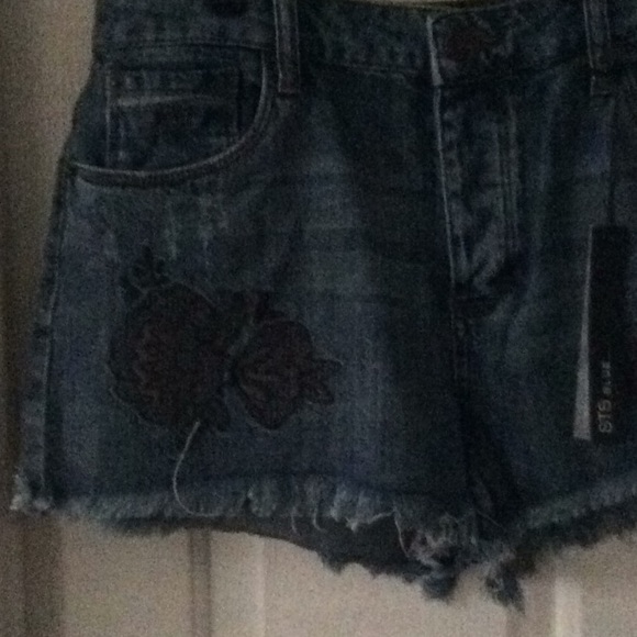 Rose Bowl STS Embroidered Demin Shorts - Picture 2 of 3